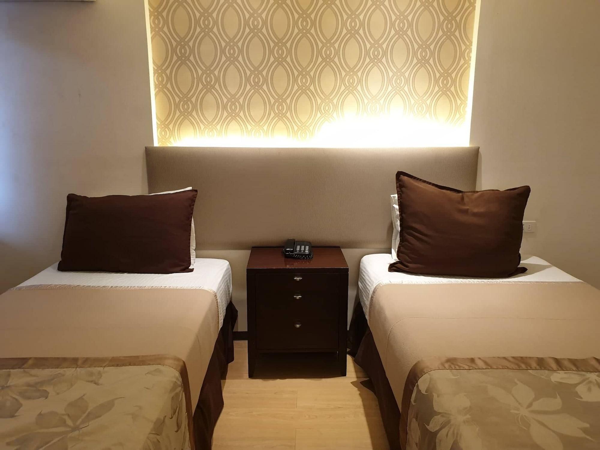Imperial Palace Suites كويزون سيتي المظهر الخارجي الصورة