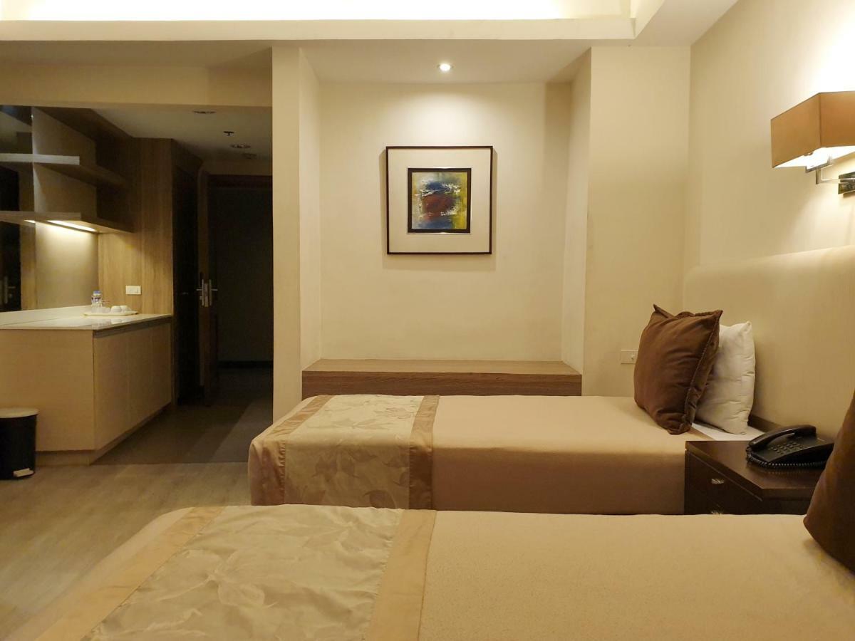 Imperial Palace Suites كويزون سيتي المظهر الخارجي الصورة